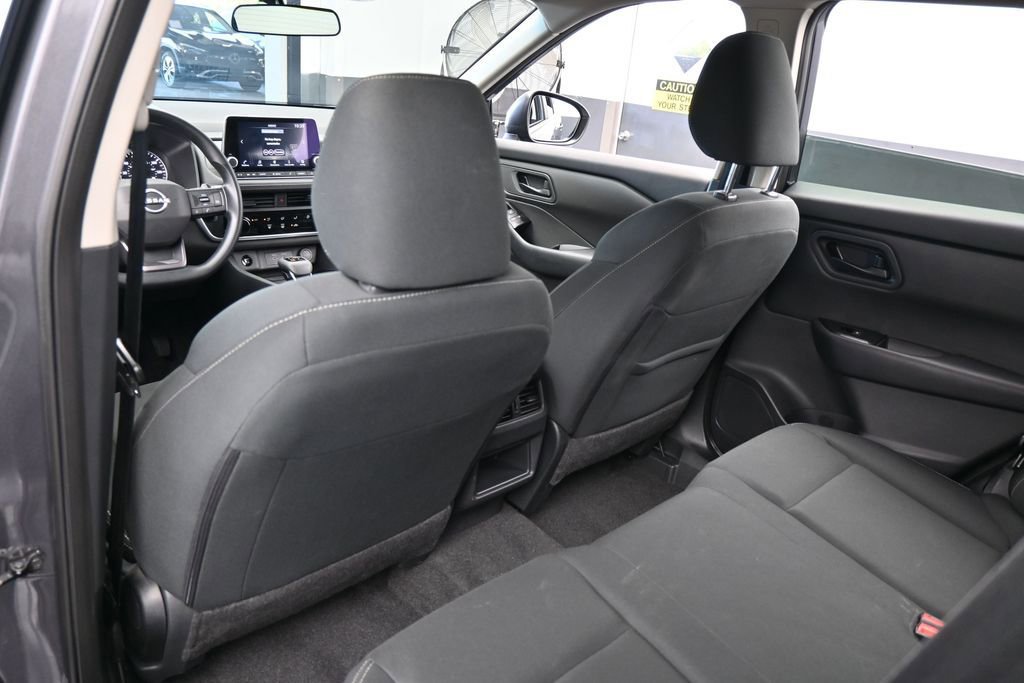 Used 2025 Nissan Rogue S FWD image 27