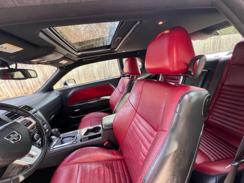 Used 2013 Dodge Challenger SXT RWD image 12
