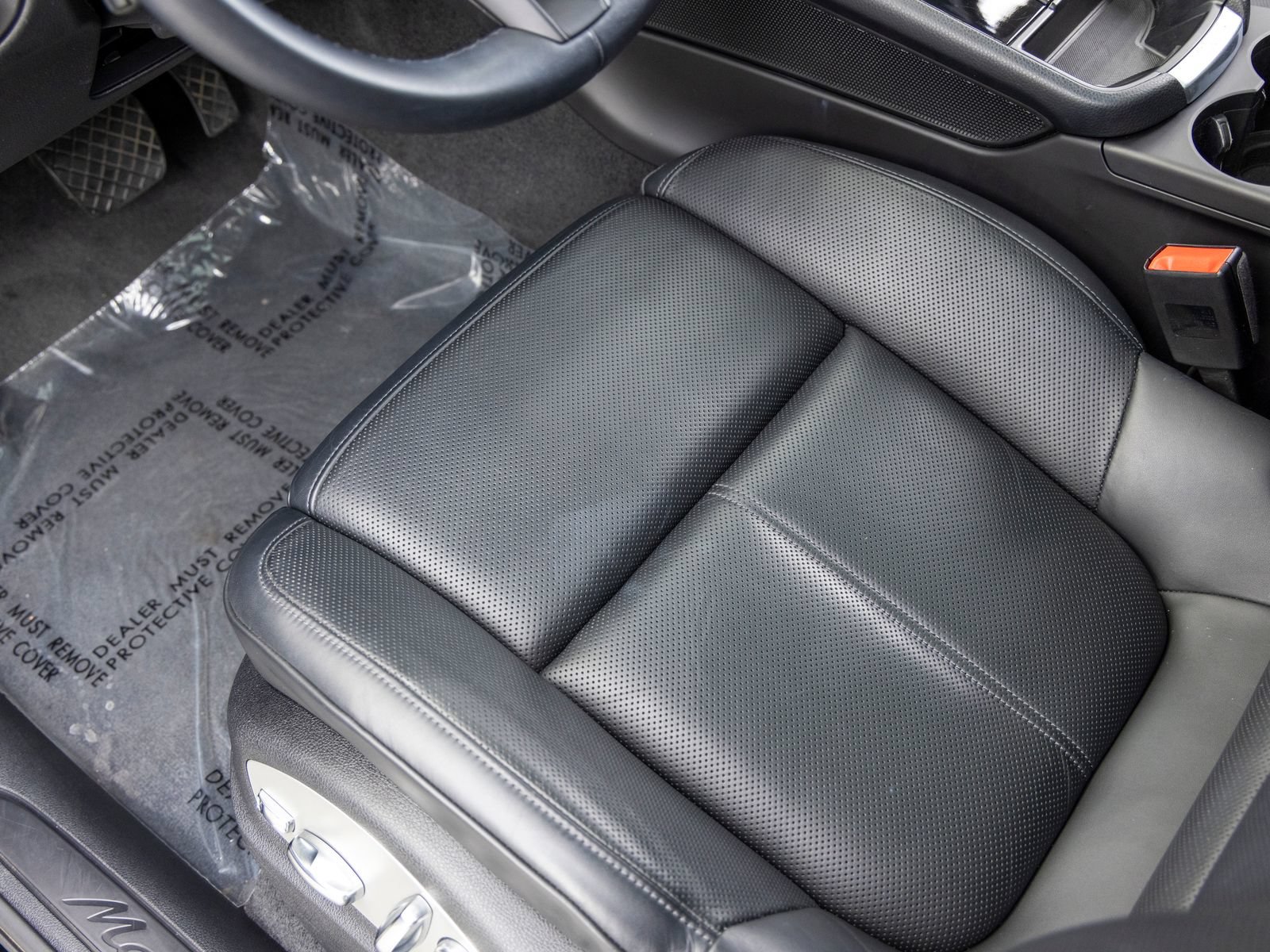 Certified 2023 Porsche Macan AWD/4WD image 31