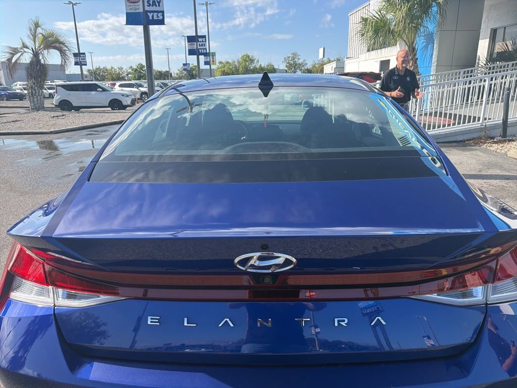 Used 2021 Hyundai Elantra SEL w/ Convenience Package image 7