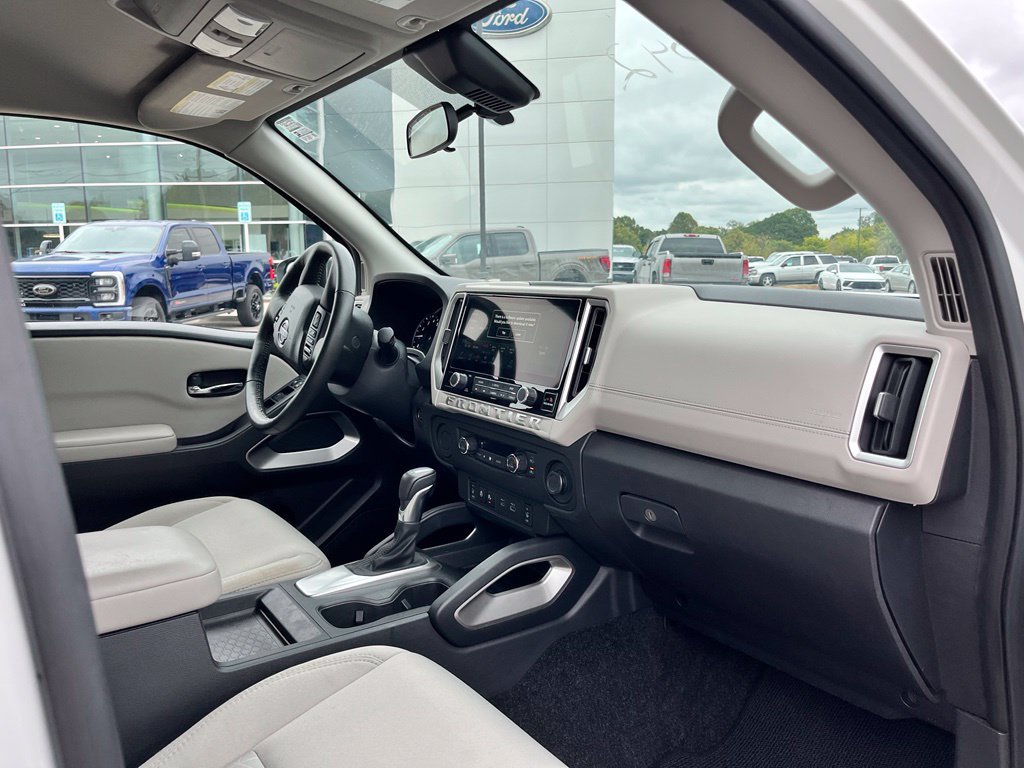 Used 2025 Nissan Frontier SV w/ SV Convenience Package RWD image 18