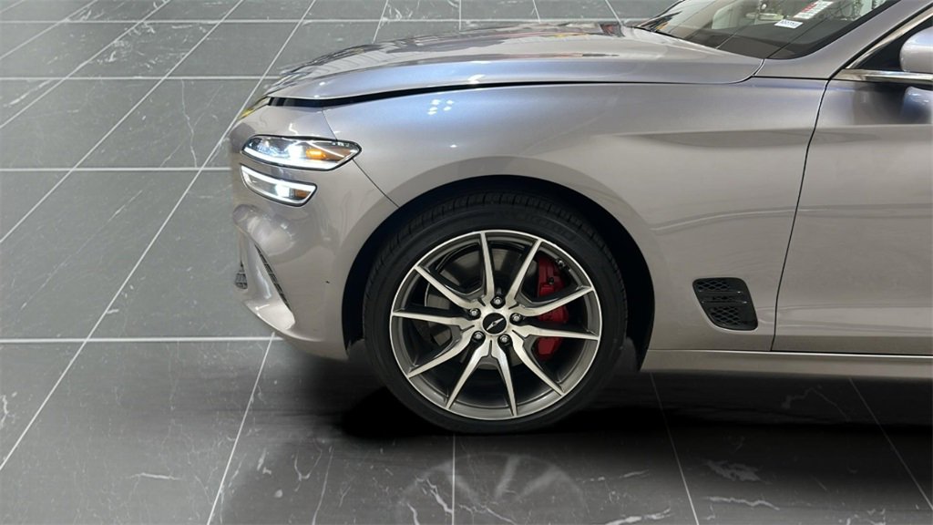 Used 2025 Genesis G70 2.5T image 17
