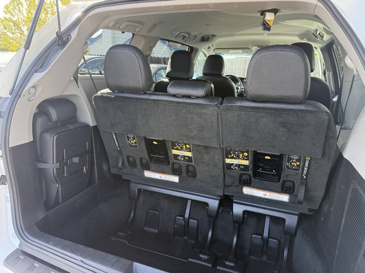 Used 2015 Toyota Sienna SE FWD image 14