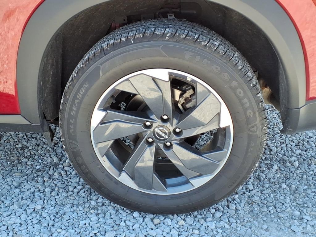 Used 2025 Nissan Rogue SV FWD image 12