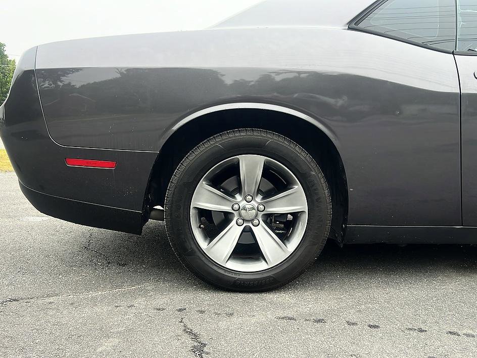Used 2015 Dodge Challenger SXT RWD image 22