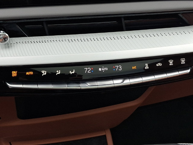 Certified 2025 Cadillac Optiq Luxury 2 AWD/4WD image 15