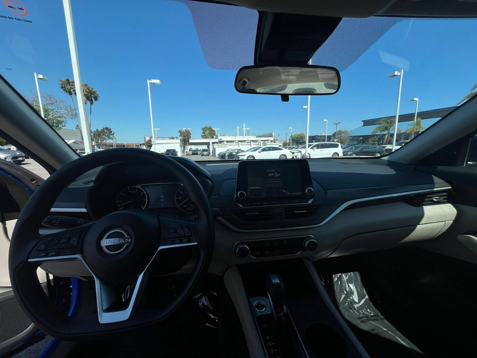 Used 2025 Nissan Altima 2.5 SV FWD image 34