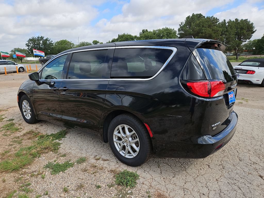 Used 2023 Chrysler Voyager LX FWD image 7