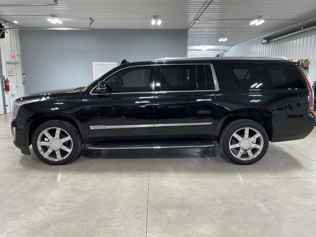 Used 2016 Cadillac Escalade ESV Luxury AWD/4WD image 4