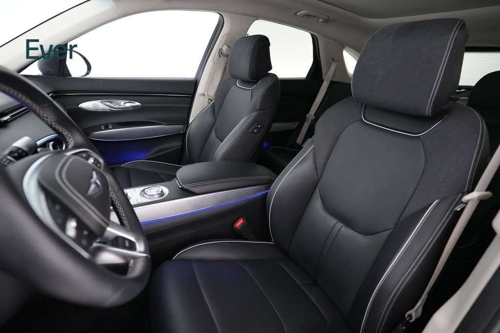 Used 2023 Genesis Electrified GV70 AWD/4WD image 4