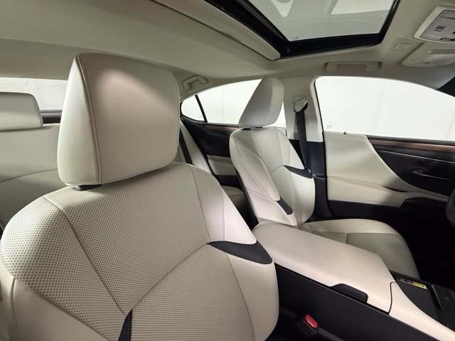 Certified 2025 Lexus ES 350 w/ Premium Package FWD image 33