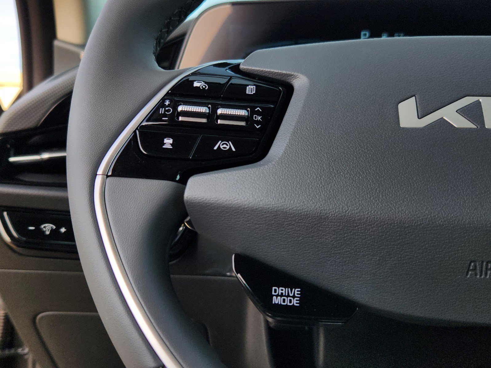 New 2025 Kia Niro EX Touring image 17