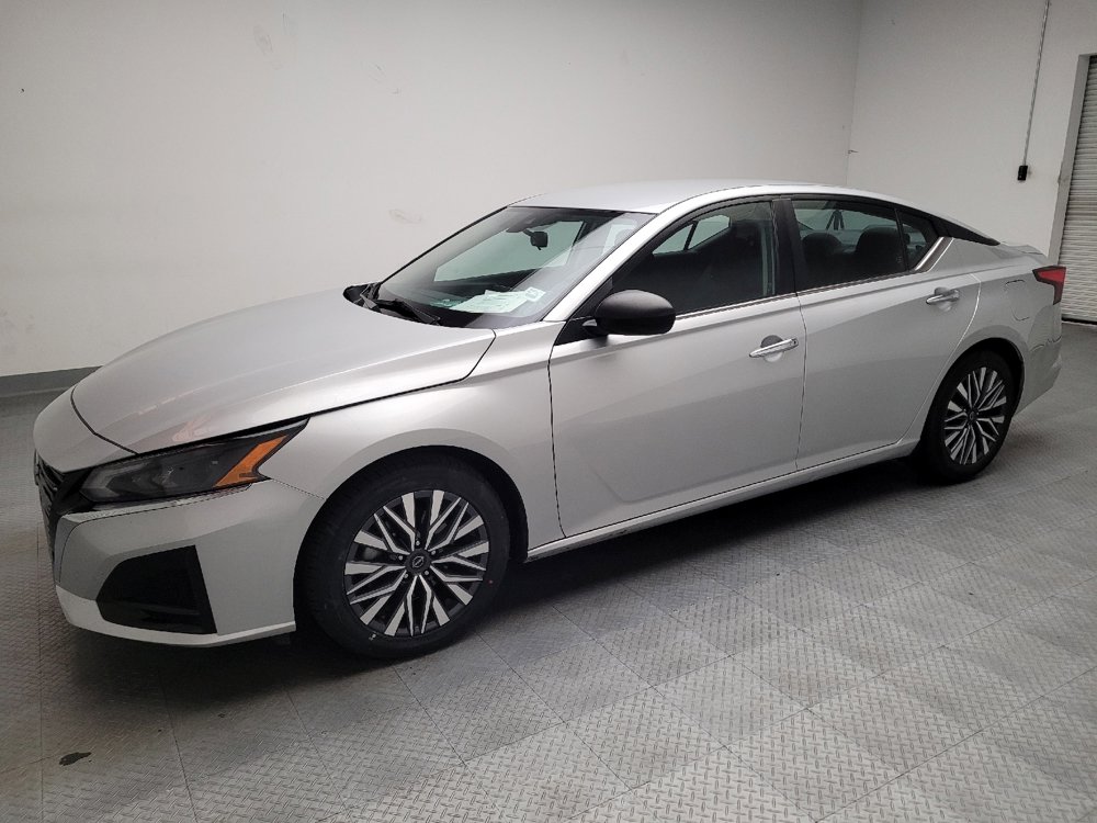 Used 2024 Nissan Altima 2.5 SV image 2