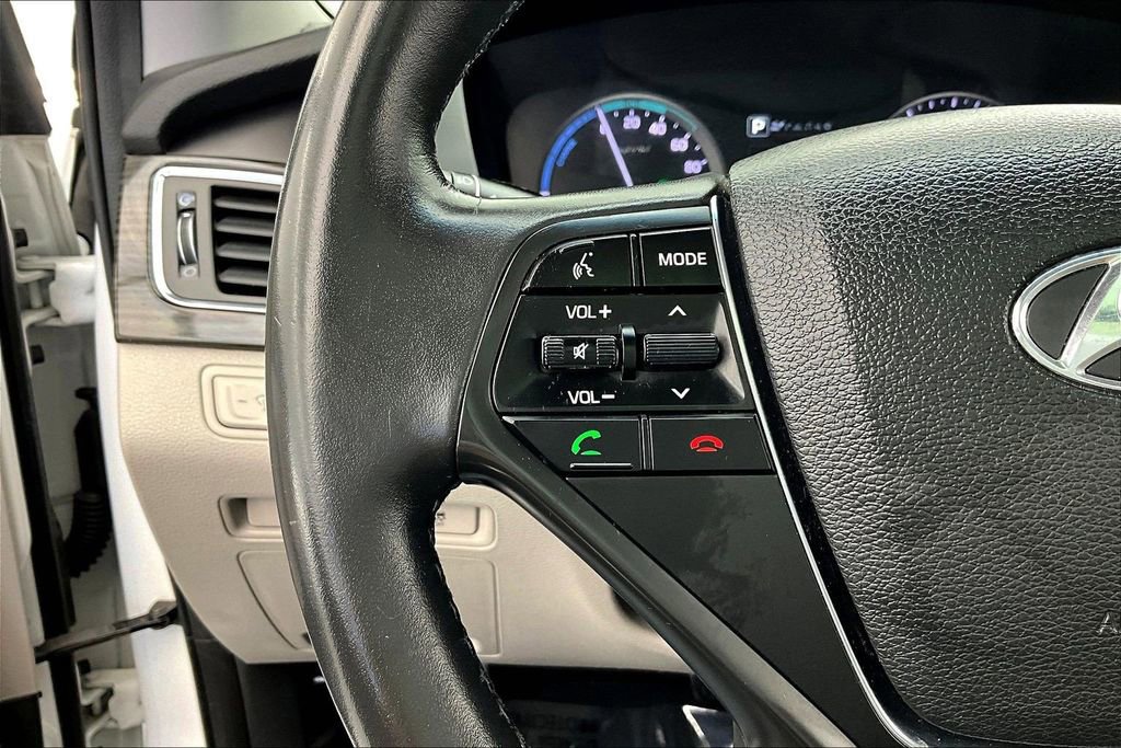 Used 2017 Hyundai Sonata Limited w/ Ultimate Package 02 image 18