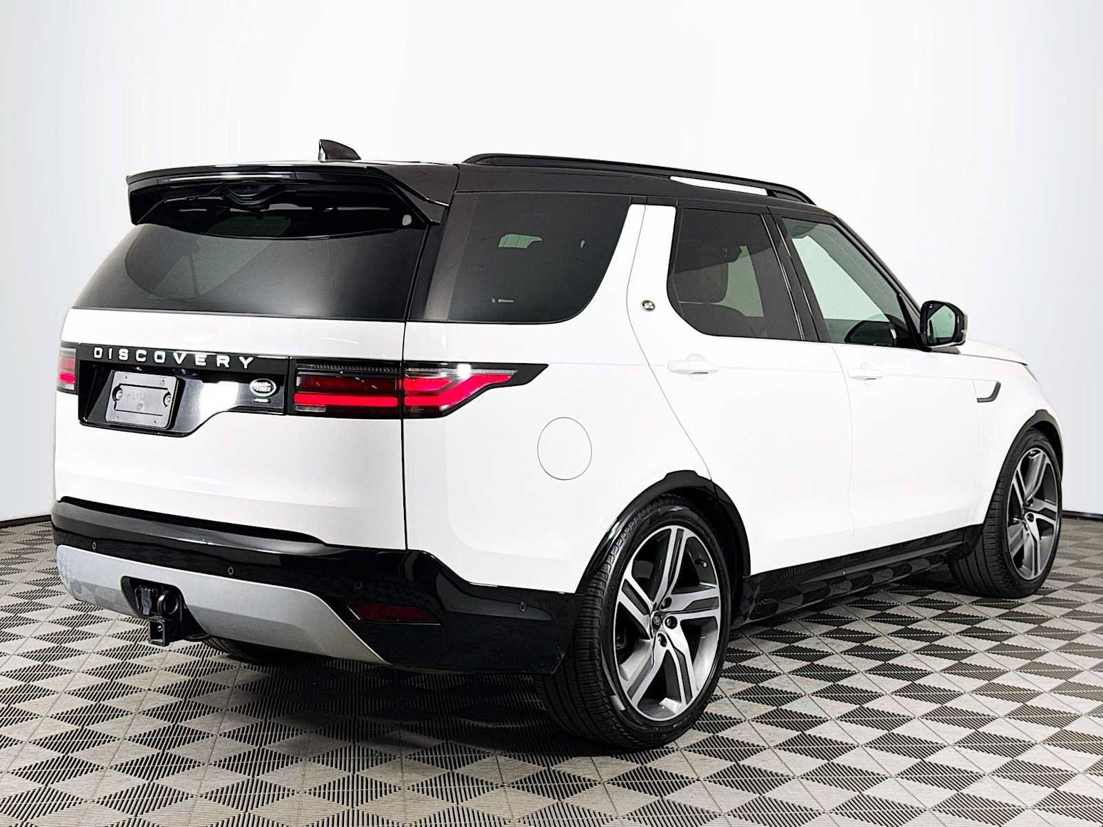 Used 2023 Land Rover Discovery Metropolitan Edition AWD/4WD image 5