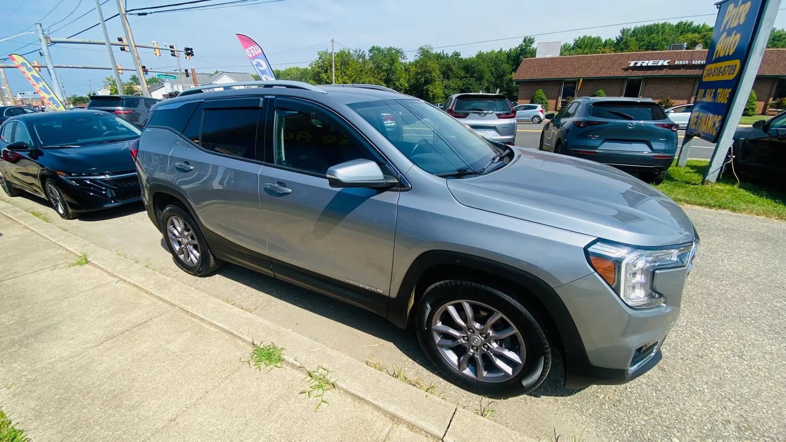Used 2023 GMC Terrain SLT AWD/4WD image 4