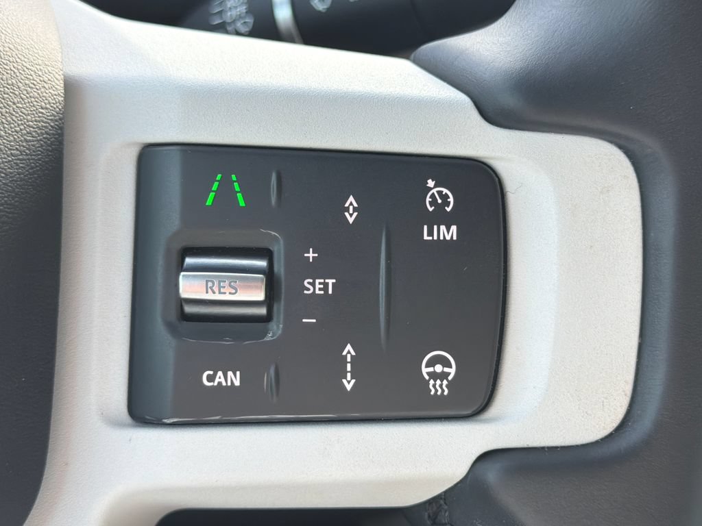 Used 2025 Land Rover Defender 130 X-Dynamic SE AWD/4WD image 23