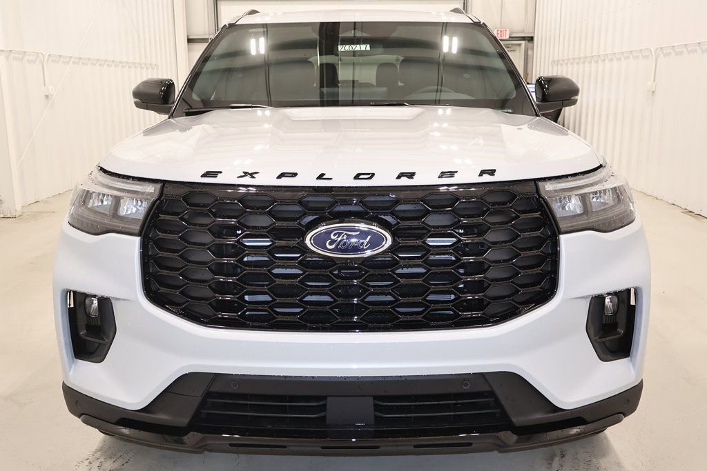 New 2026 Ford Explorer ST-Line w/ ST-Line Street Pack image 3