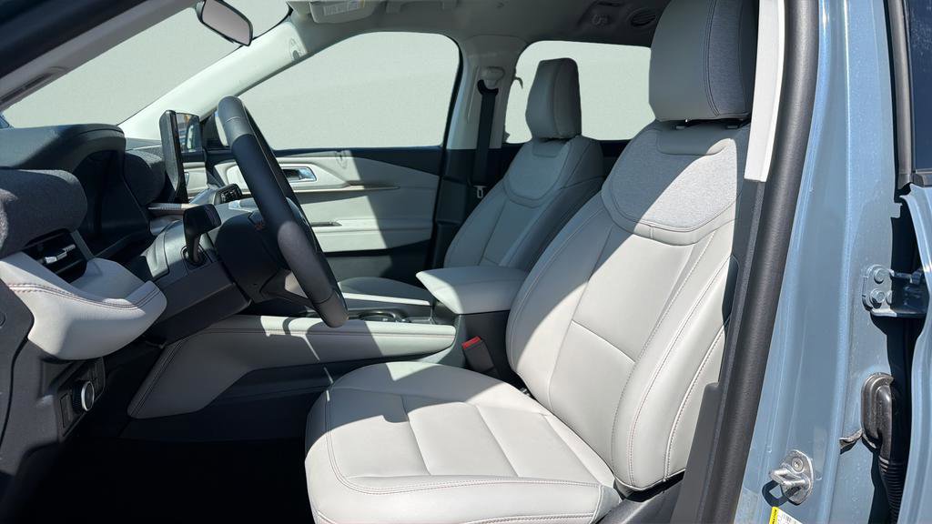 New 2026 Ford Explorer Active w/ Active Comfort Package AWD/4WD image 38