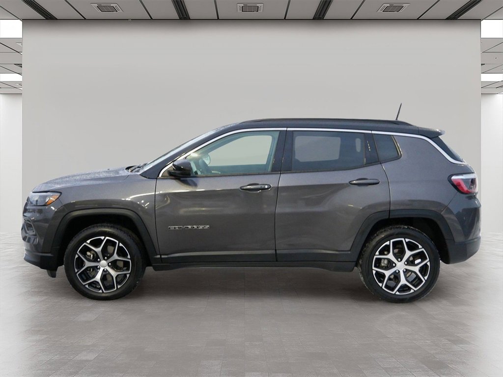 Used 2024 Jeep Compass Limited image 3