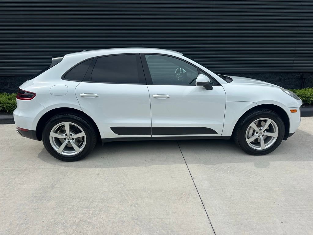 Certified 2017 Porsche Macan AWD/4WD image 10