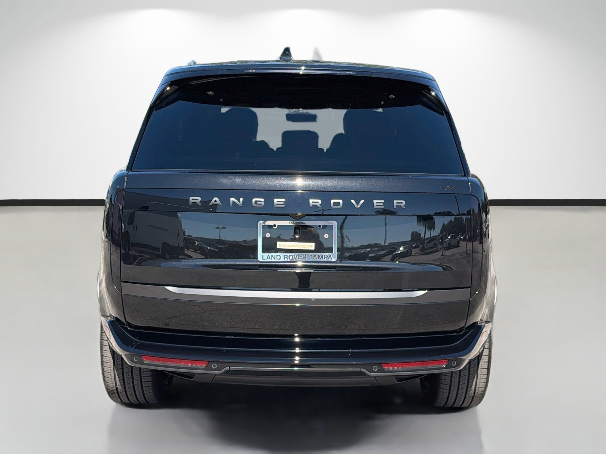 New 2026 Land Rover Range Rover Long Wheelbase SE AWD/4WD image 4