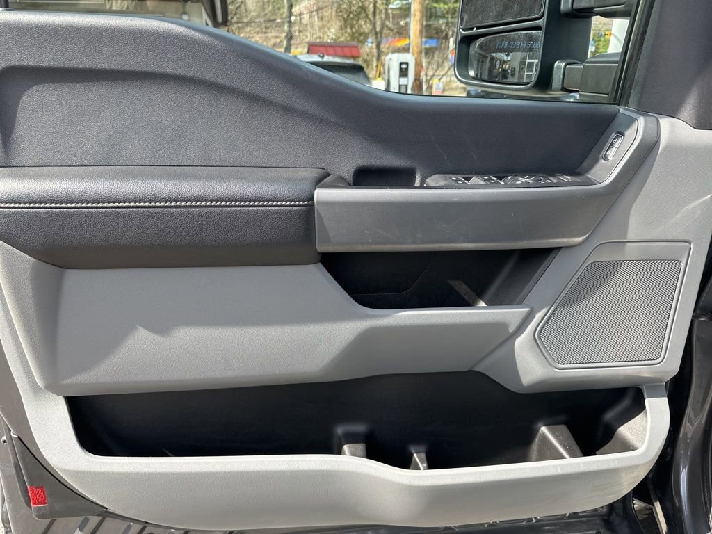 Used 2023 Ford F250 XLT w/ Snow Plow/Camper Package image 10