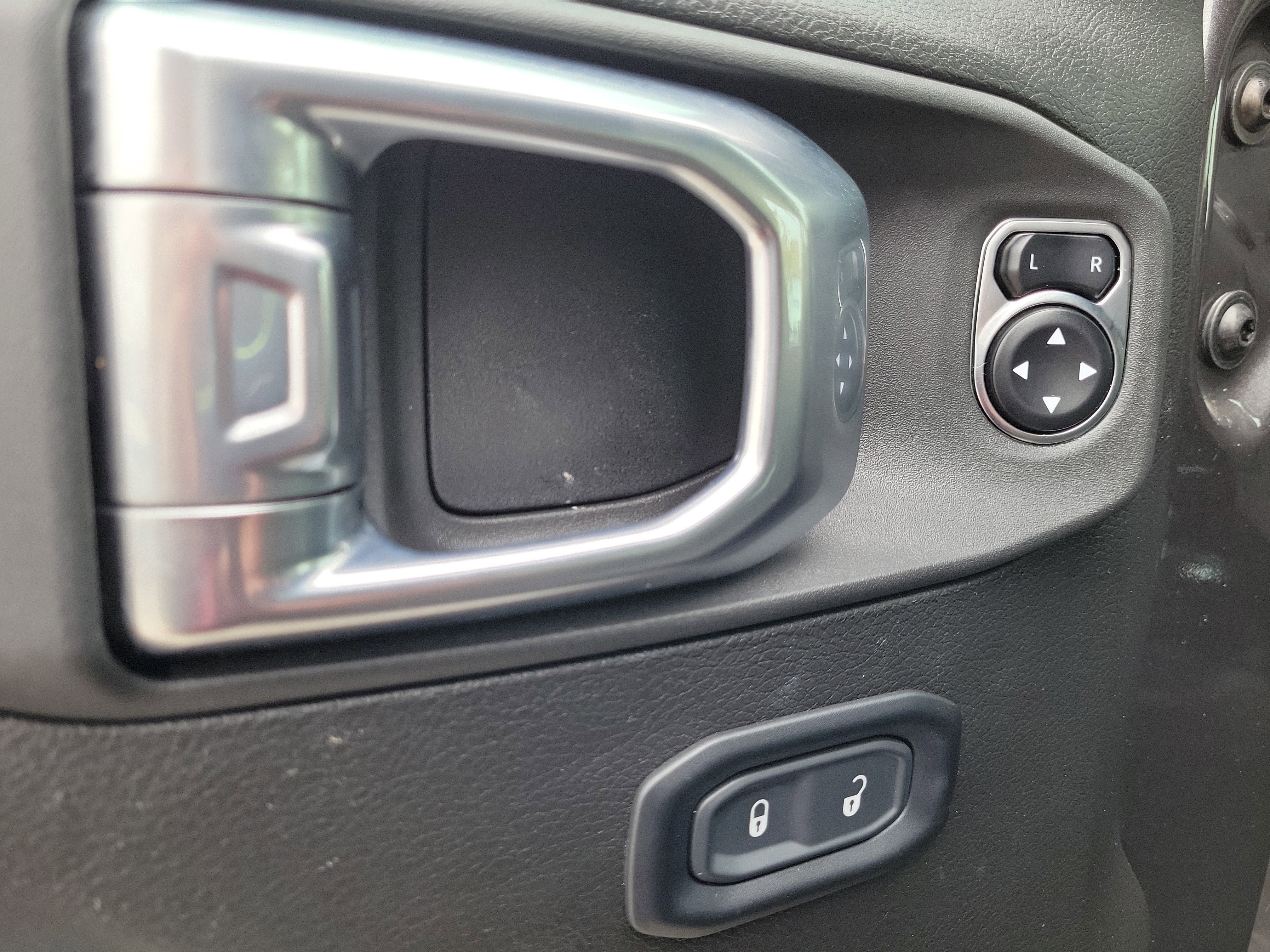 Used 2024 Jeep Gladiator Sport image 17