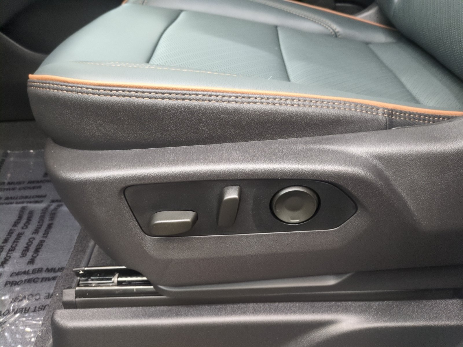 New 2026 GMC Yukon AT4 w/ AT4 Premium Package AWD/4WD image 12