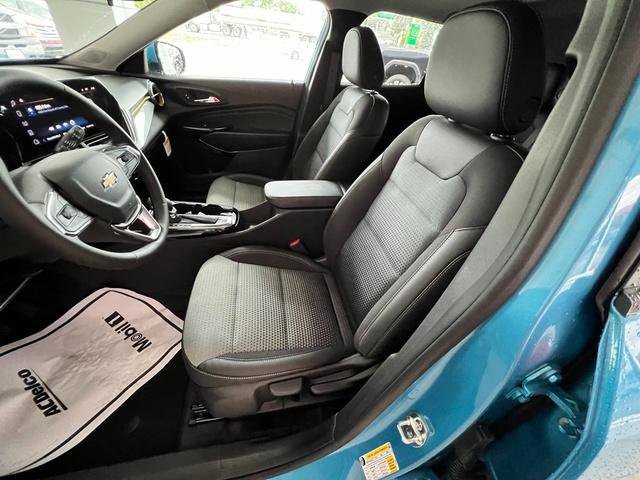 New 2025 Chevrolet Trax LT w/ Sunroof Package image 15