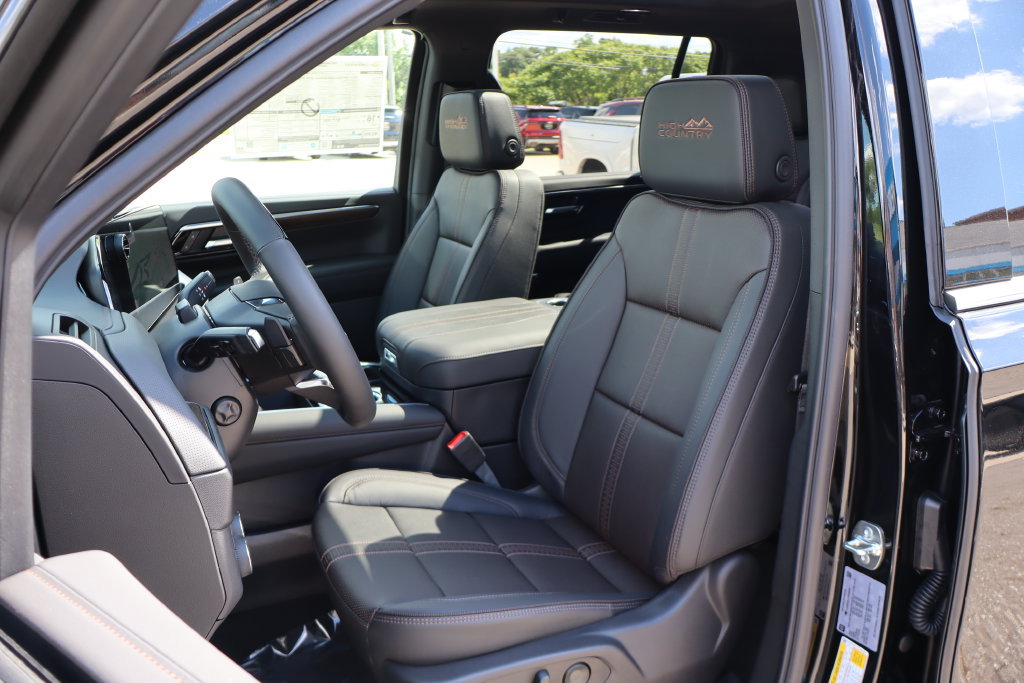 New 2026 Chevrolet Suburban High Country AWD/4WD image 16
