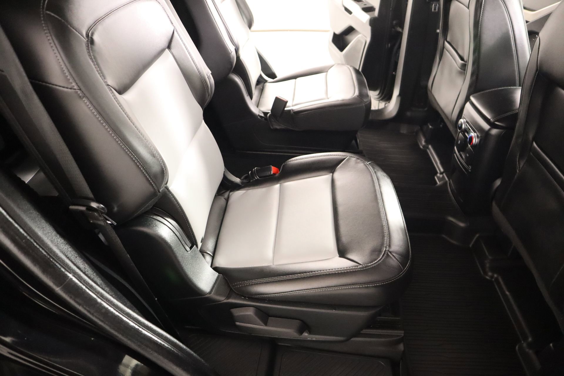 Used 2023 Ford Explorer XLT w/ Equipment Group 202A image 16