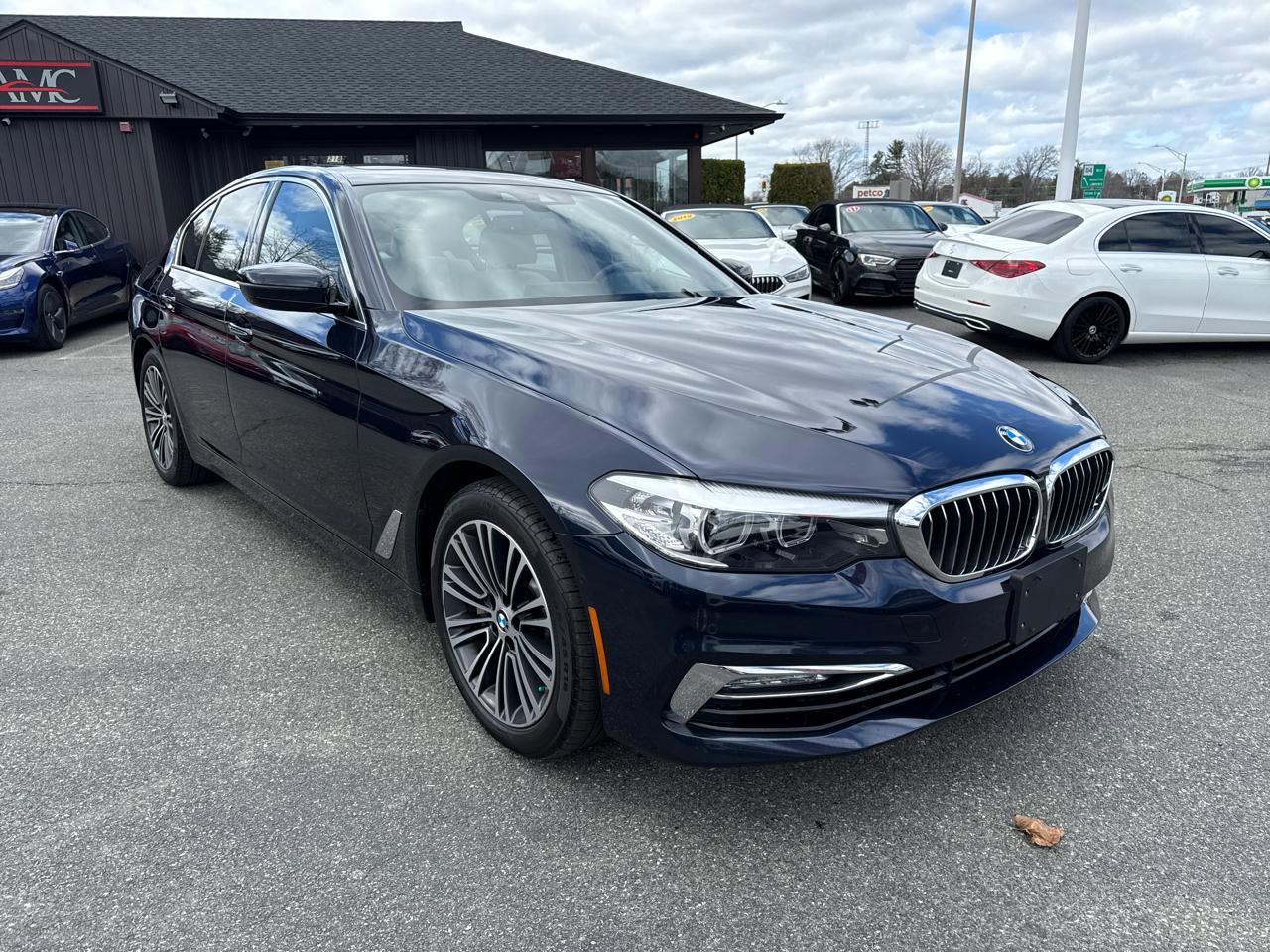 Used 2017 BMW 530i xDrive image 14