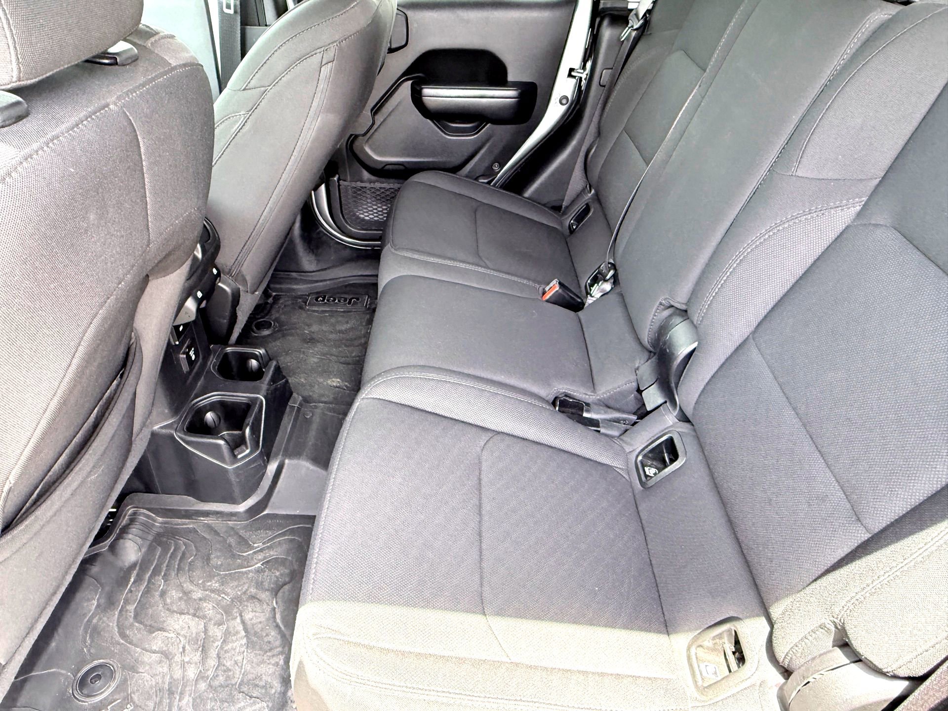 Used 2021 Jeep Gladiator Willys AWD/4WD image 30