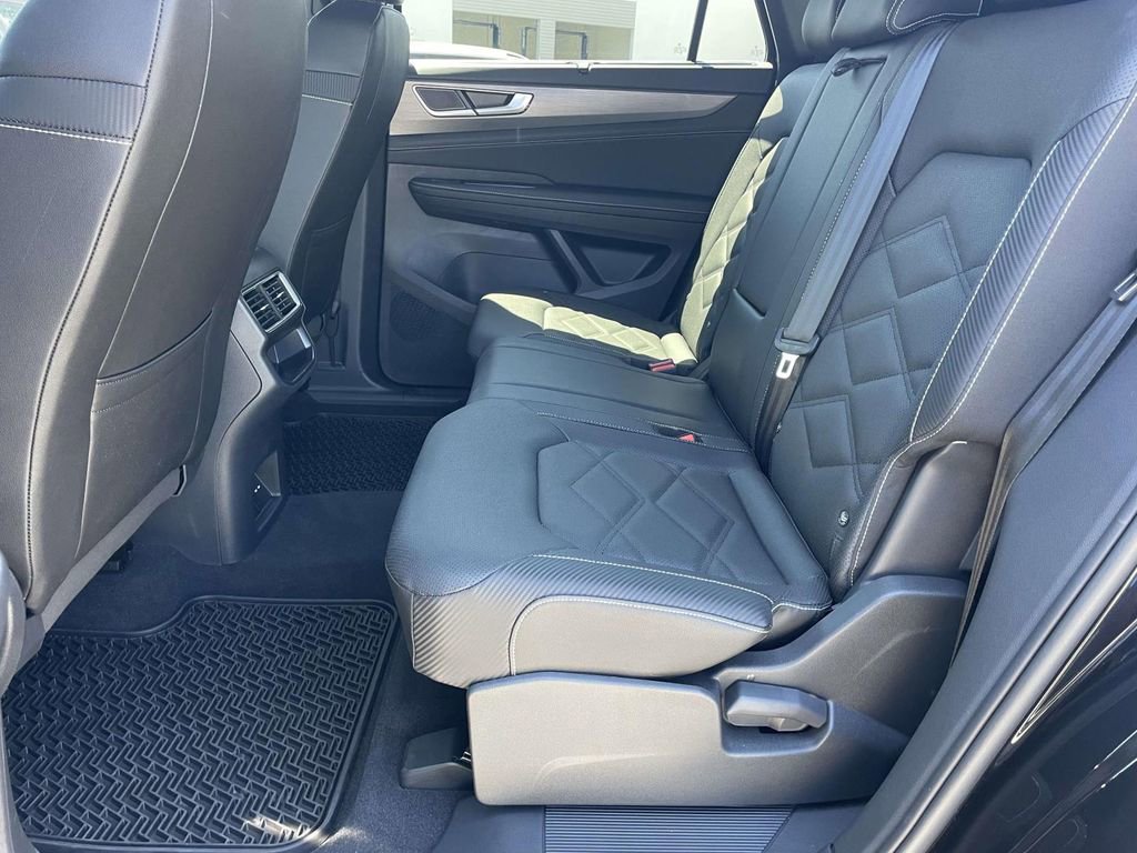 Used 2026 Volkswagen Atlas Cross Sport SE w/ Panoramic Sunroof Package FWD image 10