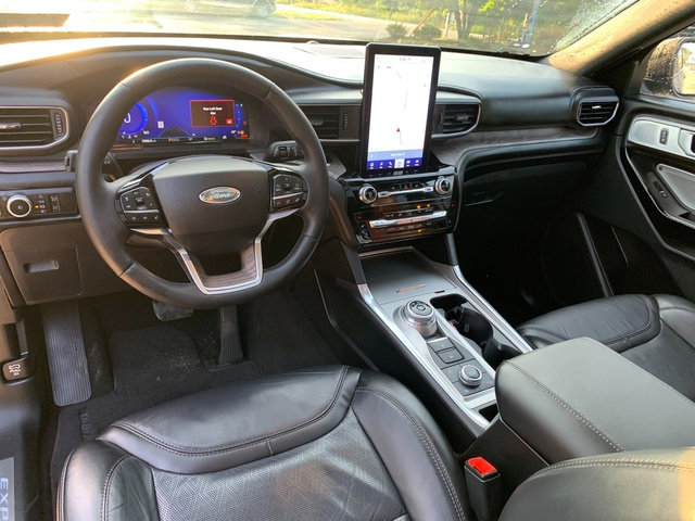 Used 2022 Ford Explorer Platinum w/ Equipment Group 601A AWD/4WD image 25