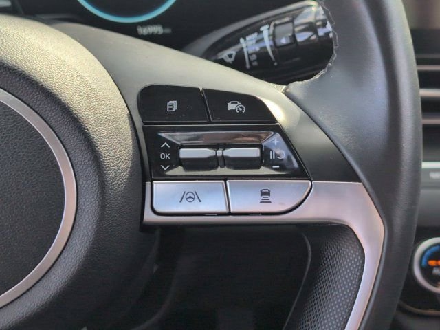 Used 2025 Hyundai Elantra SEL FWD image 22