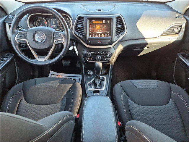 Used 2016 Jeep Cherokee Latitude w/ Cold Weather Group AWD/4WD image 17