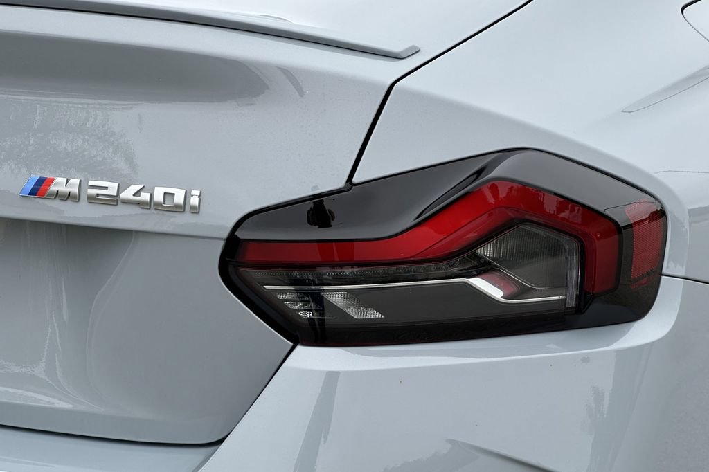 Used 2025 BMW M240i Coupe RWD image 32