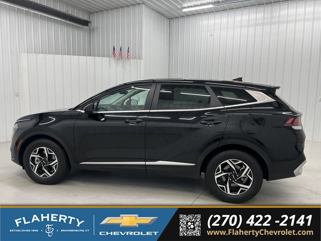 Used 2025 Kia Sportage LX FWD image 5