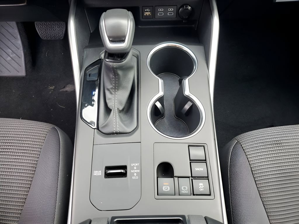 Used 2025 Toyota Highlander LE image 41