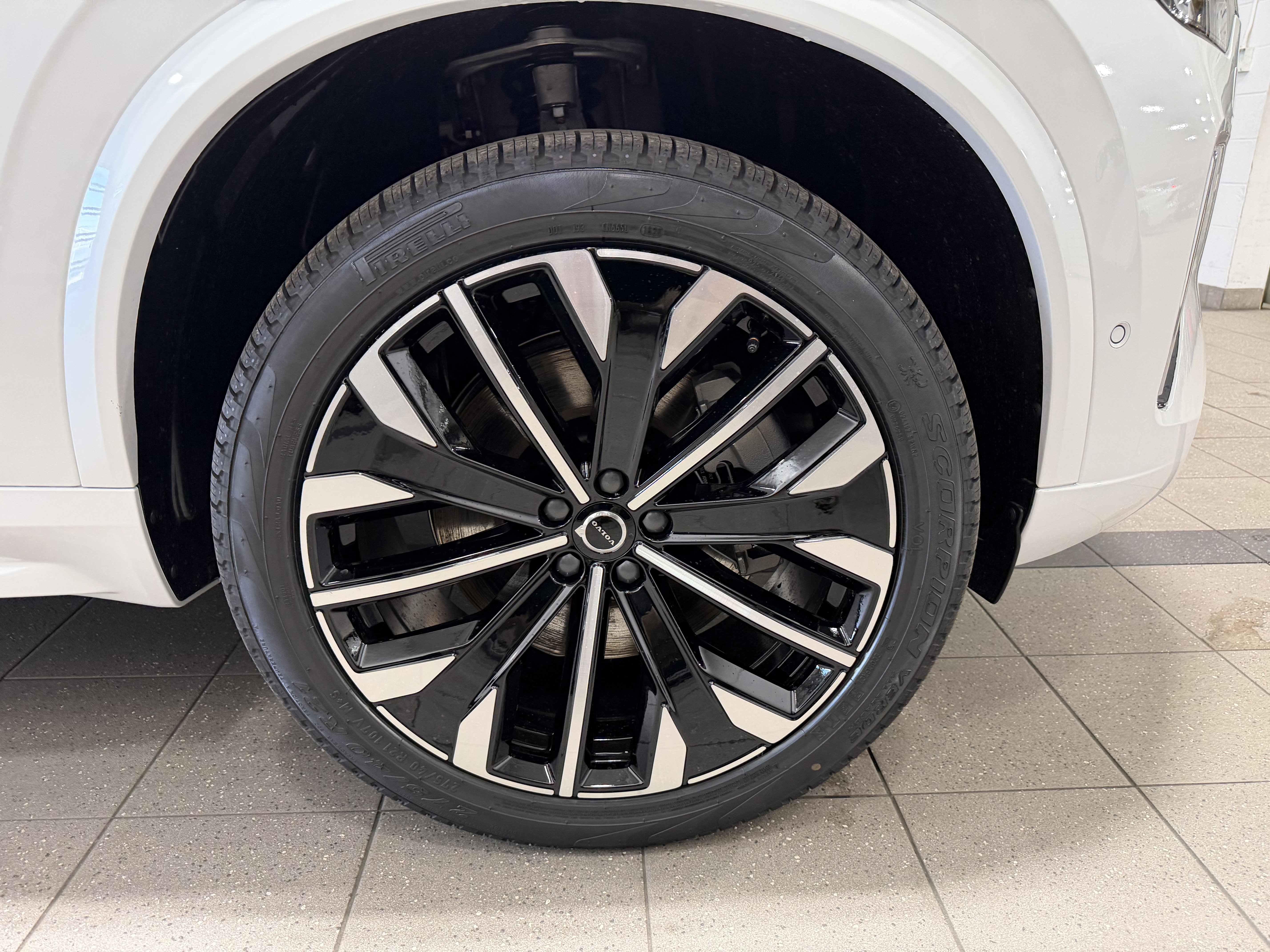 New 2026 Volvo XC90 T8 Plus w/ Protection Package AWD/4WD image 2