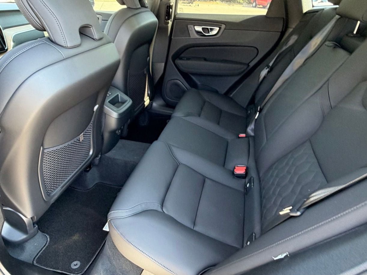 New 2027 Volvo XC60 B5 Plus AWD/4WD image 19