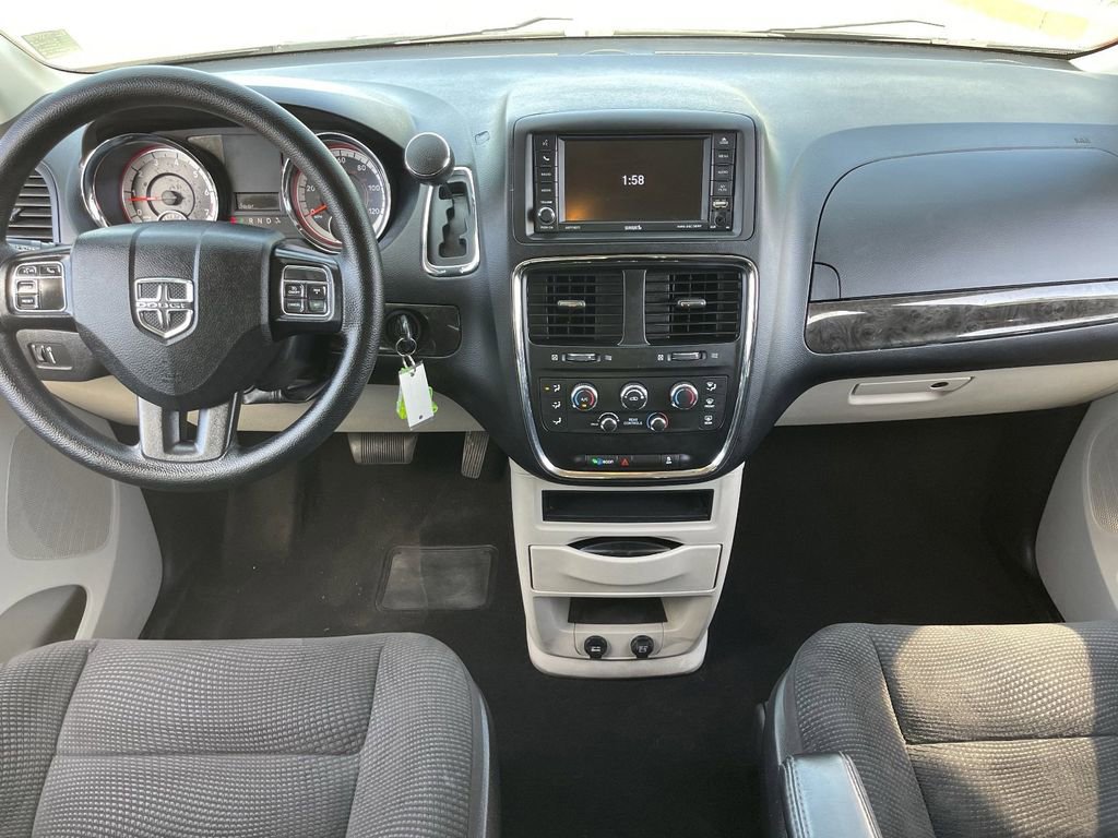 Used 2020 Dodge Grand Caravan SE w/ UConnect Hands-Free Group FWD image 15
