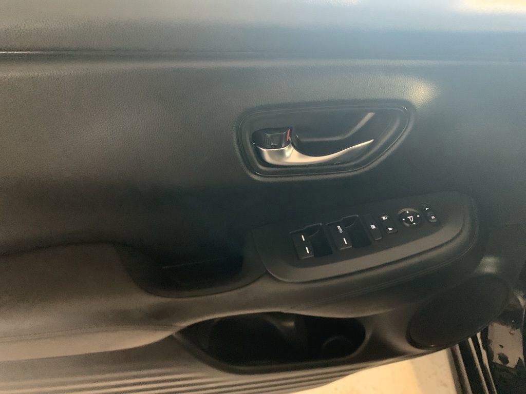 Used 2023 Honda HR-V LX image 27