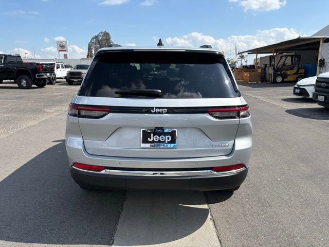 New 2026 Jeep Grand Cherokee Laredo w/ Trailer Tow Package RWD image 6
