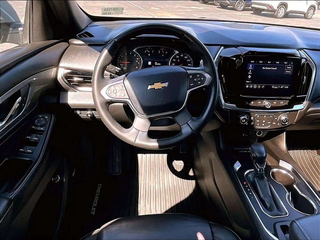 Used 2023 Chevrolet Traverse LT w/ LT Premium Package AWD/4WD image 17