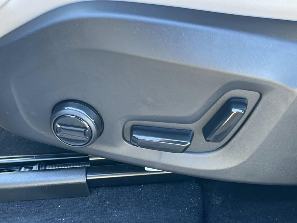 New 2026 Volvo XC60 B5 Plus w/ Climate Package image 21