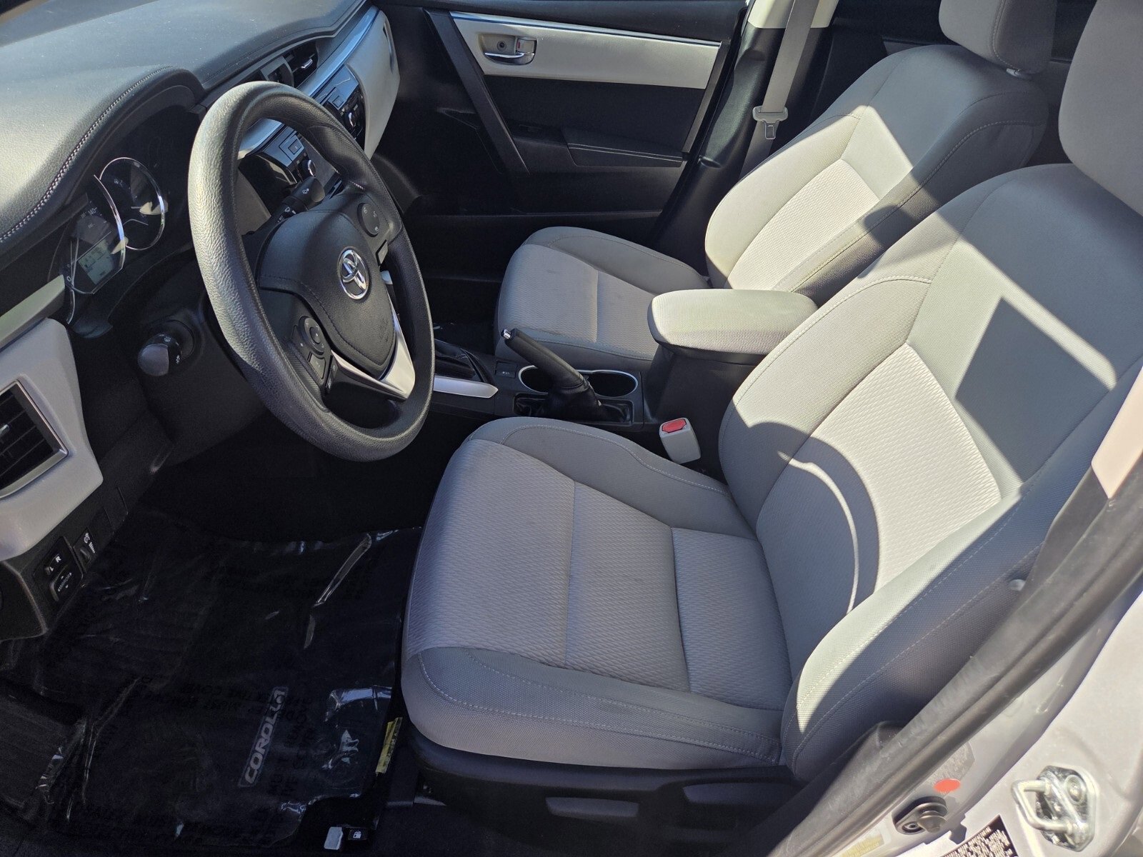 Used 2015 Toyota Corolla LE image 10