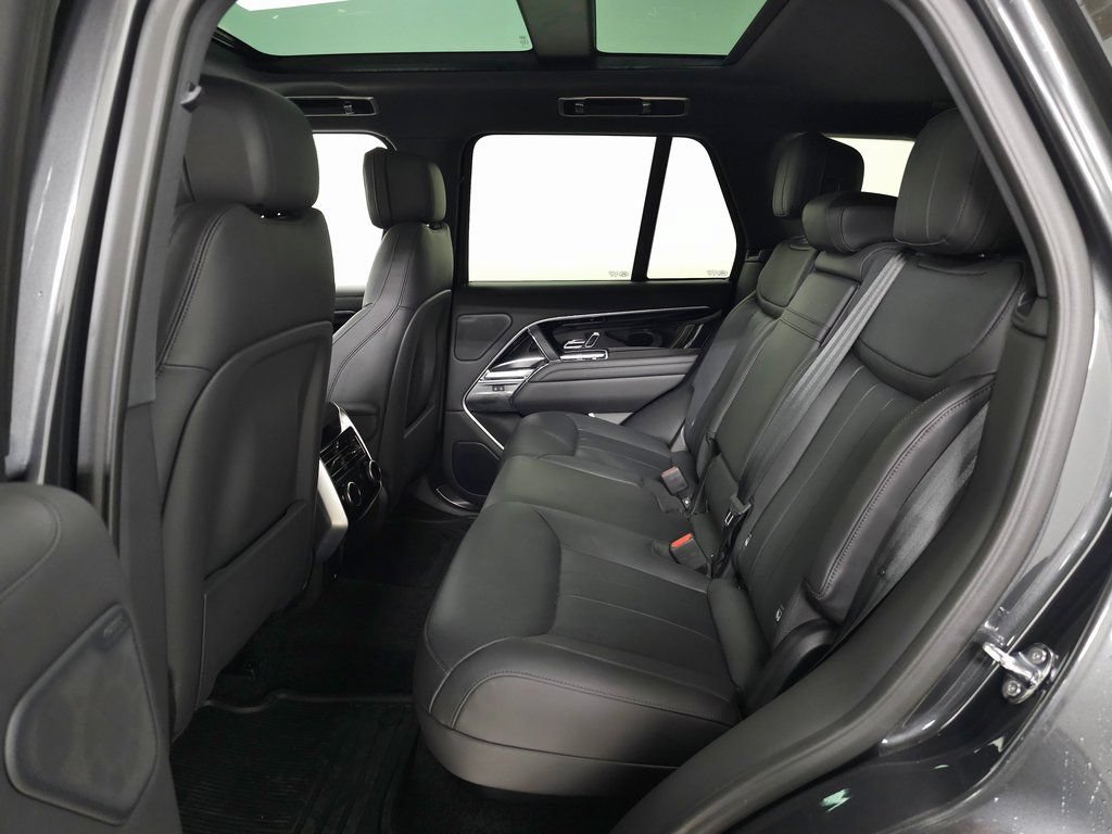 Certified 2025 Land Rover Range Rover SE AWD/4WD image 42